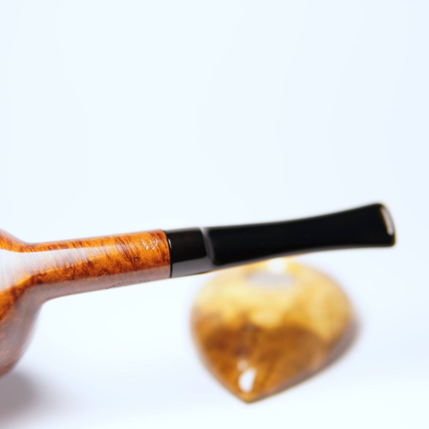 London Made Corinthian "Grant't Pipe Shop" F495 Pipe