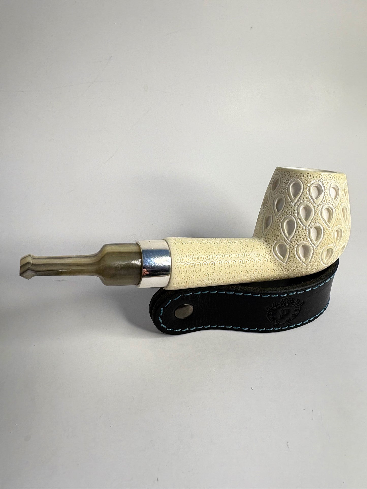 Ahmet Govem Nosewarmer Carved Lattice Meerschaum Pipe
