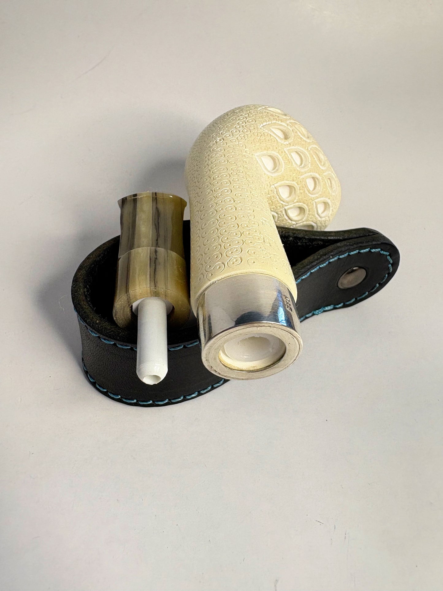 Ahmet Govem Nosewarmer Carved Lattice Meerschaum Pipe