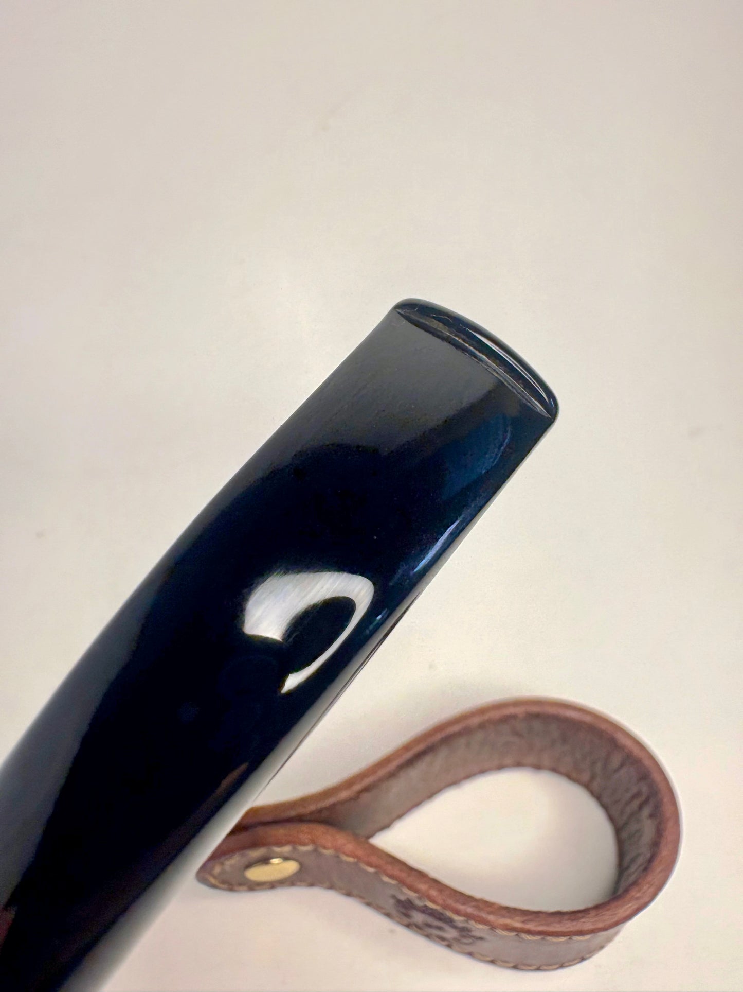 Peterson XL02 Rusticated Army Mount Black Irish Estate Pipe